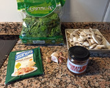 Foto del paso 1 de la receta: Pasta con salsa de espinacas, champiñones y tomate seco