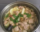 Foto langkah ke 4 dari resep Soto Bandung variasi Bakso #13.
