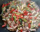 Foto del paso 2 de la receta: Saltado de pollo y carne de vacuno