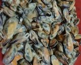 Foto langkah ke 1 dari resep 32. Tumis Kerang Laut (Simple & Ekonomis).