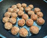 Kapros-tejszínes húsgolyók recept fázis 6 fotója
