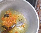 Foto langkah ke 3 dari resep Ayam Suwir Bumbu Kuning Iris dan Bubuk.