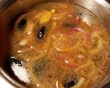 Foto del paso 20 de la receta: Lomo de cordero, con cebollas caramelizda, cirulas, pasas y crujiente de almendras