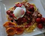 Foto del paso 6 de la receta: Pappardelle con sofrito de tomatitos cherri, ajo negro y pistachos, acompañado de huevo a baja temperatura