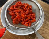 Foto langkah ke 1 dari resep Iced Honey Lemon Goji Berries.