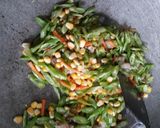 Foto langkah ke 3 dari resep Tumis Buncis Jagung Pipil.