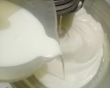 Foto langkah ke 3 dari resep Bolu Kukus Semangka.