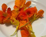 Foto del passaggio 1 della ricetta Fiori di nasturzio in pastella