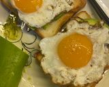 Hình bước làm 2 của món Bánh gối và bơ, trứng 🍳 (Avocado toast)