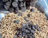 A picture of step 3 of Gluten-Free Peanut Butter Cereal Bars (with Cheerios).