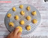 Foto langkah ke 4 dari resep Cookies Kismis Teflon 3 Bahan.