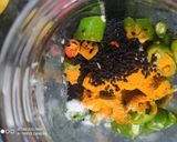 हरी मिर्च का इंस्टेंट अचार (hari mirch ka instant achar recipe in Hindi) रेसिपी चरण 2 फोटो