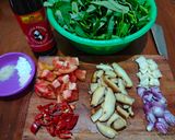 Foto langkah ke 1 dari resep Tumis Kangkung Saus Tiram (Tidak Pedas).