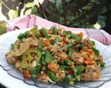 Foto langkah ke 4 dari resep Tumis Pedas Oncom Kacang Panjang.