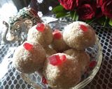 A picture of step 4 of Kurmura ladoo.