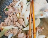 Hình bước làm 4 của món Nạc thăn xào bông cải