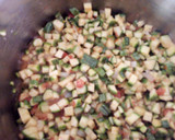 Foto del paso 2 de la receta: Calabacitas a la mexicana con carne de chuletas ahumadas