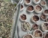 Foto del passaggio 4 della ricetta Funghi ripieni di funghi!
