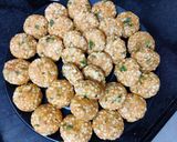 A picture of step 4 of Sabudana Vada.