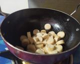 A picture of step 3 of Chicken Sausage Noodles.