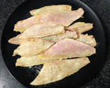 Foto del paso 2 de la receta: Filetes de salmonetes rebozados
