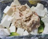 A picture of step 4 of [Diet Series] Avocado Tofu Tuna Salad with Boiled Egg, Cherry Tomatoes, and Corn.