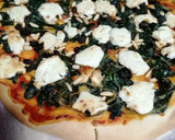 Foto del paso 4 de la receta: Pizza de espinacas y queso de rulo con masa casera sin levadura