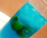 A picture of step 4 of Blue curacao lemonade.