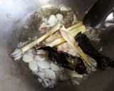 Foto langkah ke 3 dari resep Terong Bulat Tumis Cabe Ikan Asin.