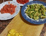 Foto del paso 3 de la receta Tartar de tomate, mango, aguacate y salmón