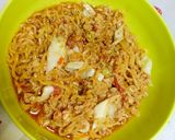 Foto langkah ke 3 dari resep Indomie goreng benyek.