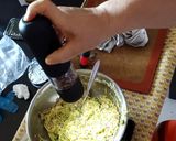 Une image de l'étape 3 de Galettes de courgettes.