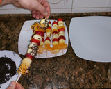 Foto del paso 3 de la receta: Brochetas de frutas para niños