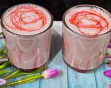 A picture of step 4 of Strawberry milkshake.