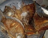 Foto langkah ke 4 dari resep Mujaer Bumbu Kuning.