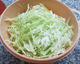 Foto del paso 1 de la receta: Ensalada de repollo zanahoria y manzana