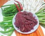 Hình bước làm 1 của món Bò cuộn rau củ