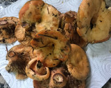 Foto del paso 1 de la receta: Lengua de cerdo con cebolla y rovellón (níscalos)