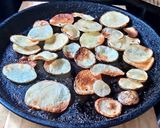 Foto del paso 8 de la receta: Carne al horno con papás y salsa de verdeo