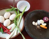 Foto langkah ke 3 dari resep Telur dadar padang.