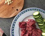 Foto langkah ke 1 dari resep Menu Keto diet, Tumis daging+Zuchini.