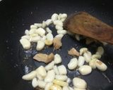 A picture of step 3 of Spicy Lahsun Chutney.