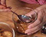 Foto langkah ke 6 dari resep Tiramisu Dessert Box.