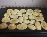 Foto del paso 1 de la receta: Patatas al horno extra jugosas 🥔