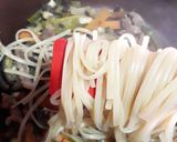 Foto del paso 3 de la receta: Tallarines con carne y verduras