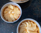 Foto del paso 8 de la receta: Torta invertida de manzana