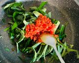 Hình bước làm 2 của món Măng trúc xào đậu ve, lá lốt, sa tế