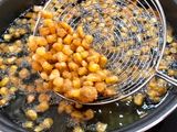 खट्टी, मीठी, तीखी कॉर्न फ्राई. (Khatti mithi teekhi corn fry recipe in hindi)