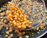 खट्टी, मीठी, तीखी कॉर्न फ्राई. (Khatti mithi teekhi corn fry recipe in hindi) रेसिपी चरण 3 फोटो