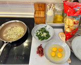 Foto del paso 2 de la receta: Tortilla de cecina, chips de patatas y acelgas